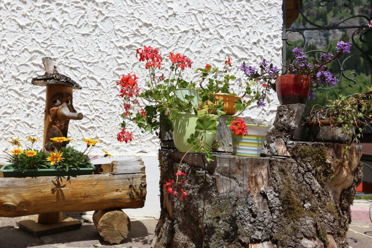 Landgasthof Schuster Nesselwängle Buitenkant foto